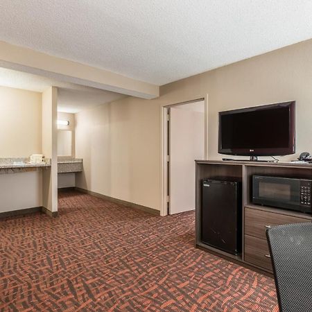 Lake Norman Inn And Suites Cornelius Extérieur photo