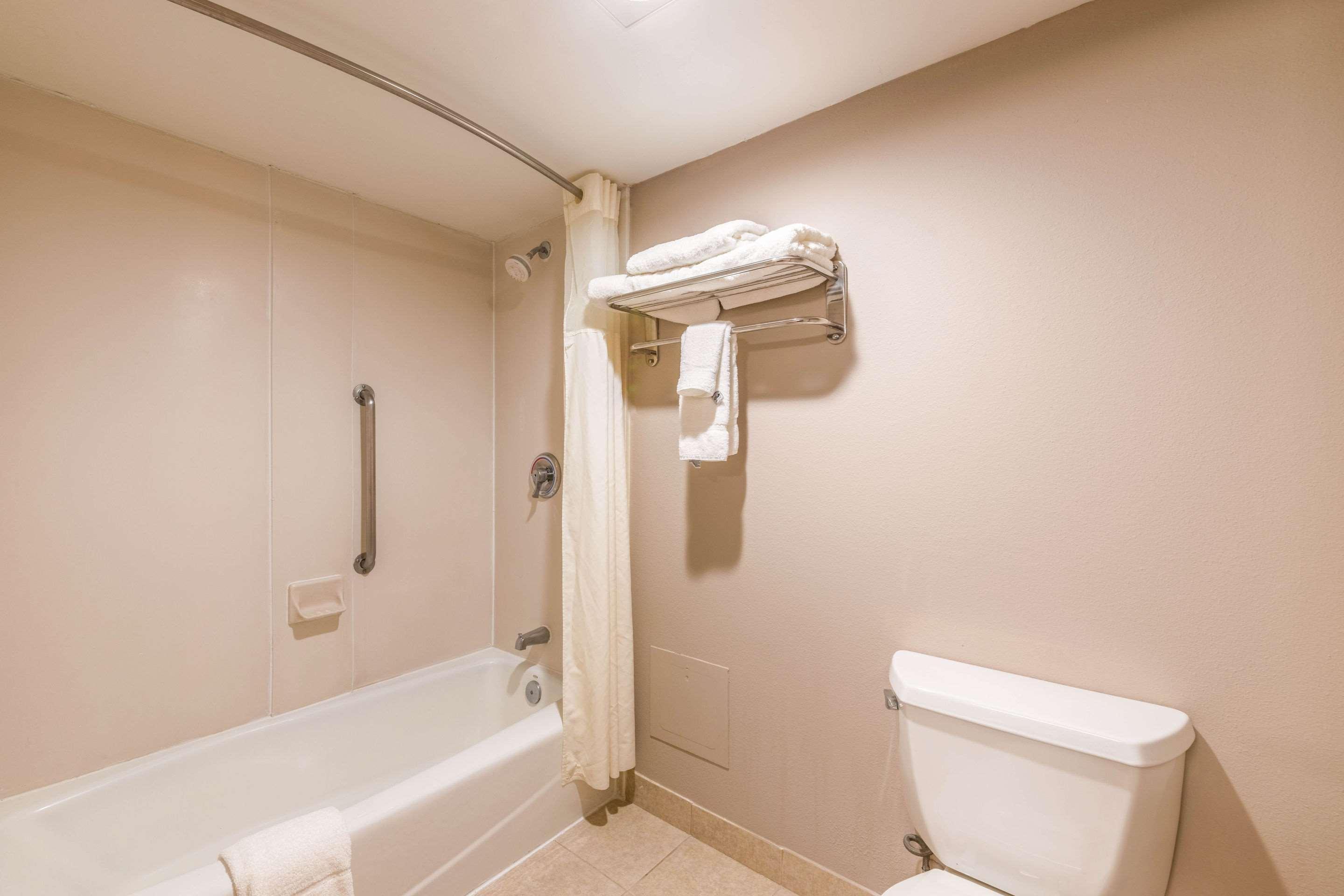 Lake Norman Inn And Suites Cornelius Extérieur photo