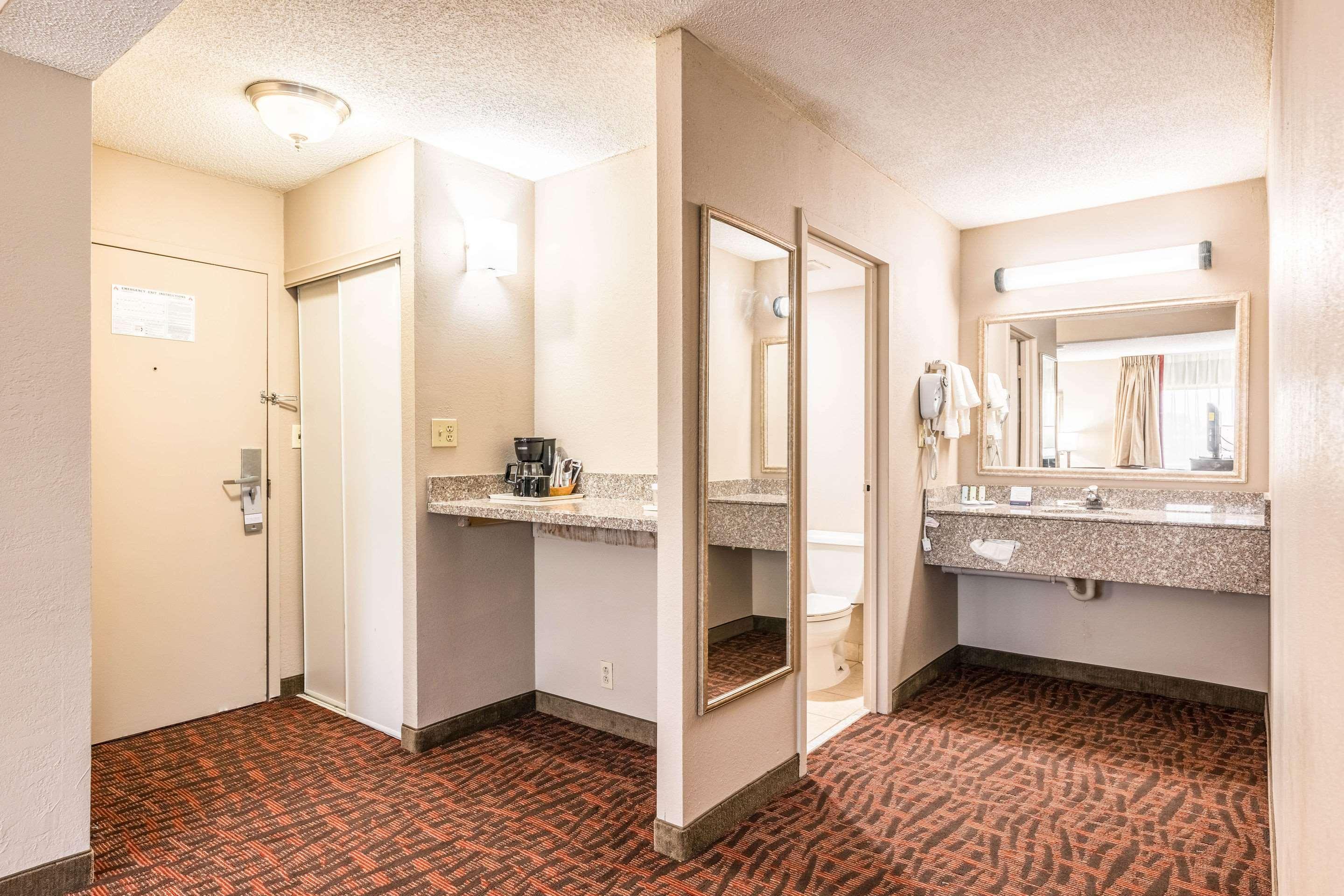Lake Norman Inn And Suites Cornelius Extérieur photo