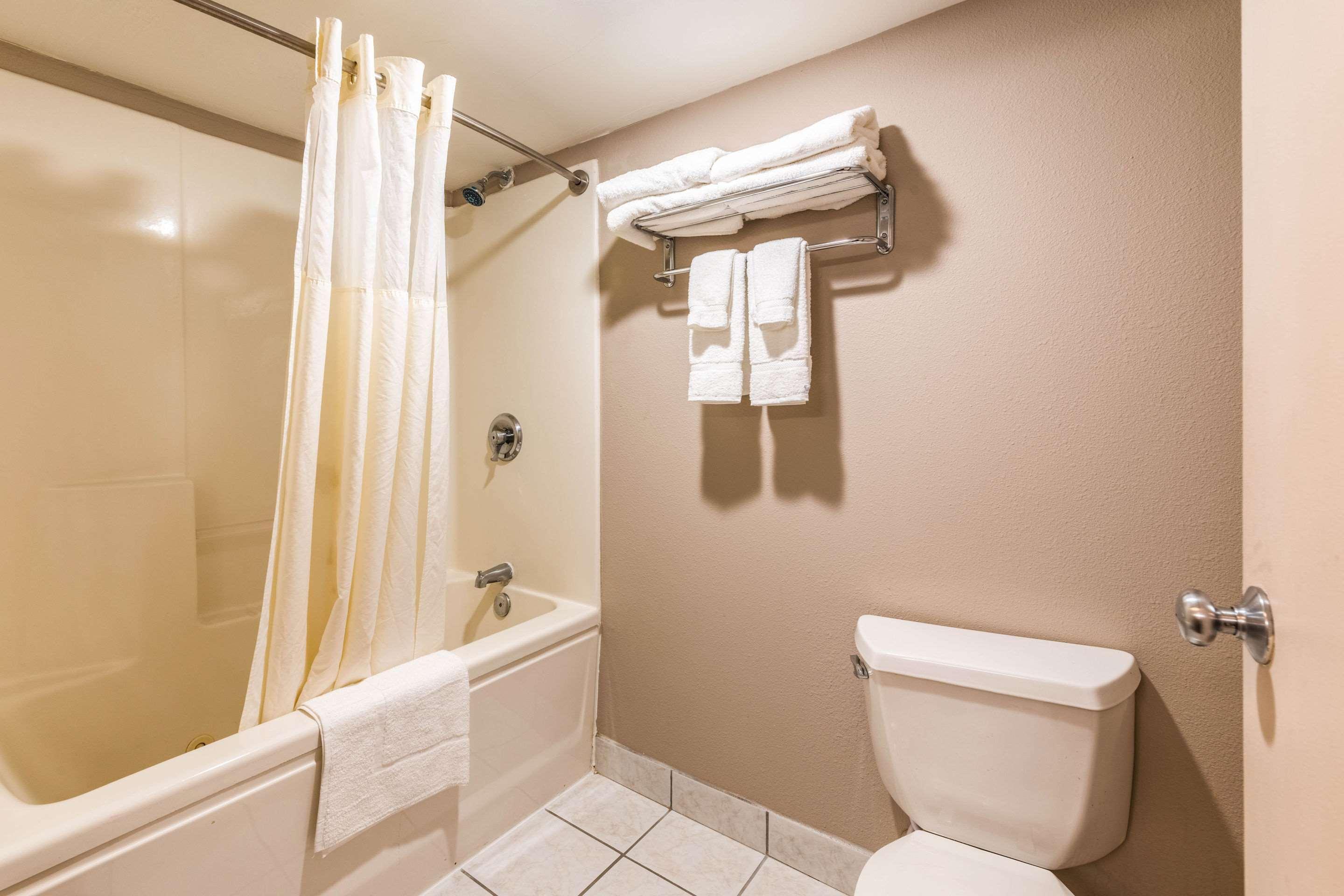 Lake Norman Inn And Suites Cornelius Extérieur photo