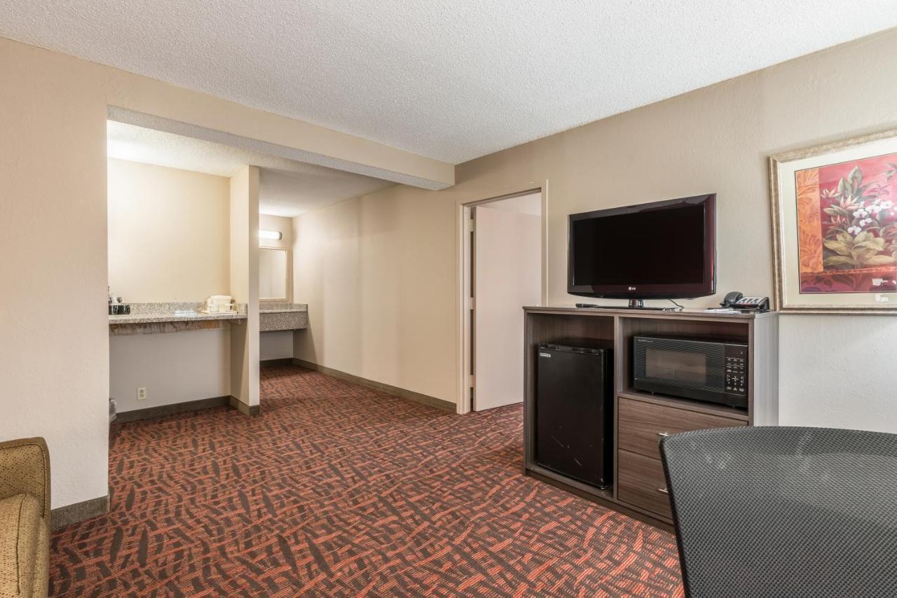Lake Norman Inn And Suites Cornelius Extérieur photo
