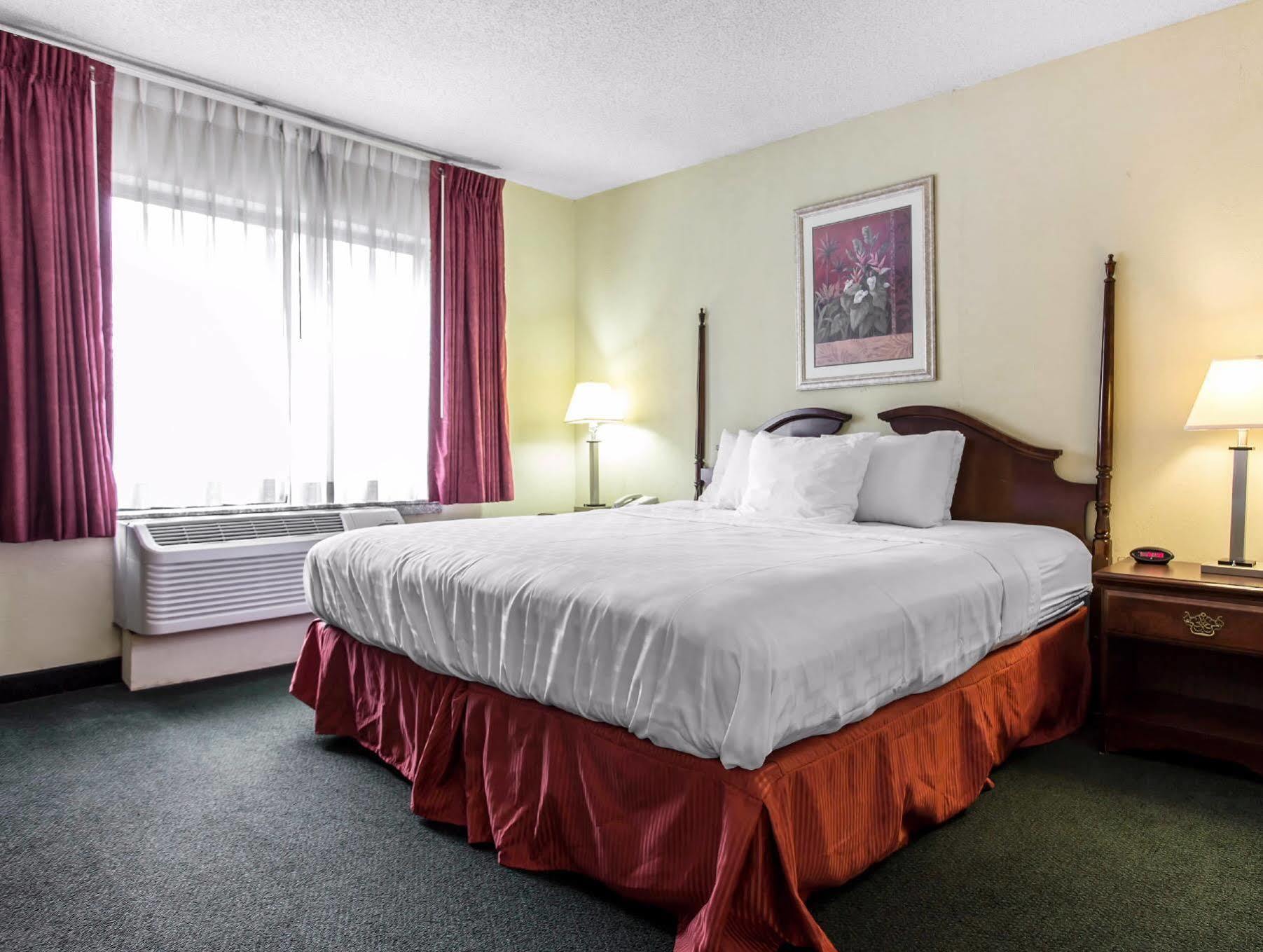 Lake Norman Inn And Suites Cornelius Extérieur photo