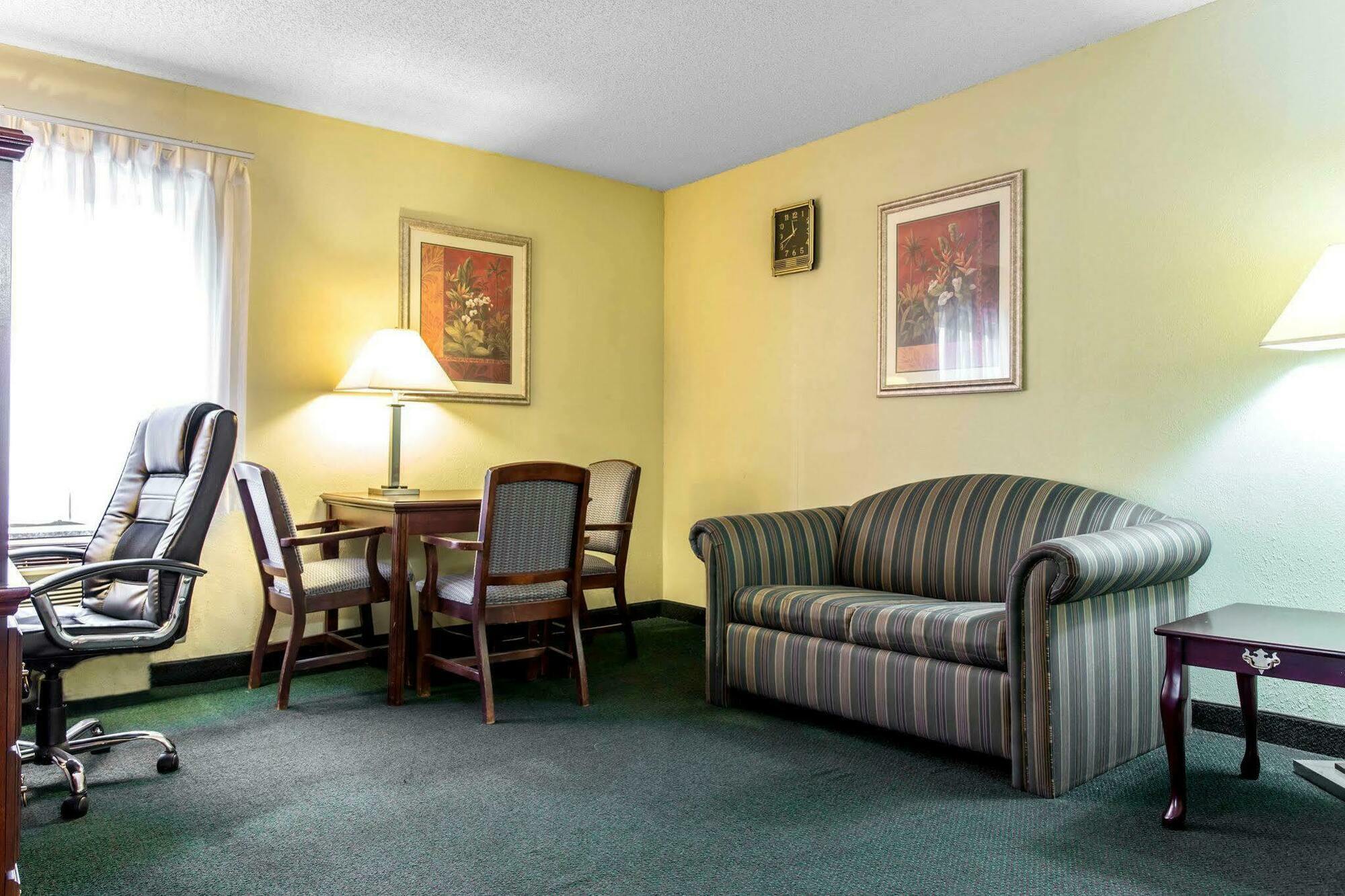 Lake Norman Inn And Suites Cornelius Extérieur photo