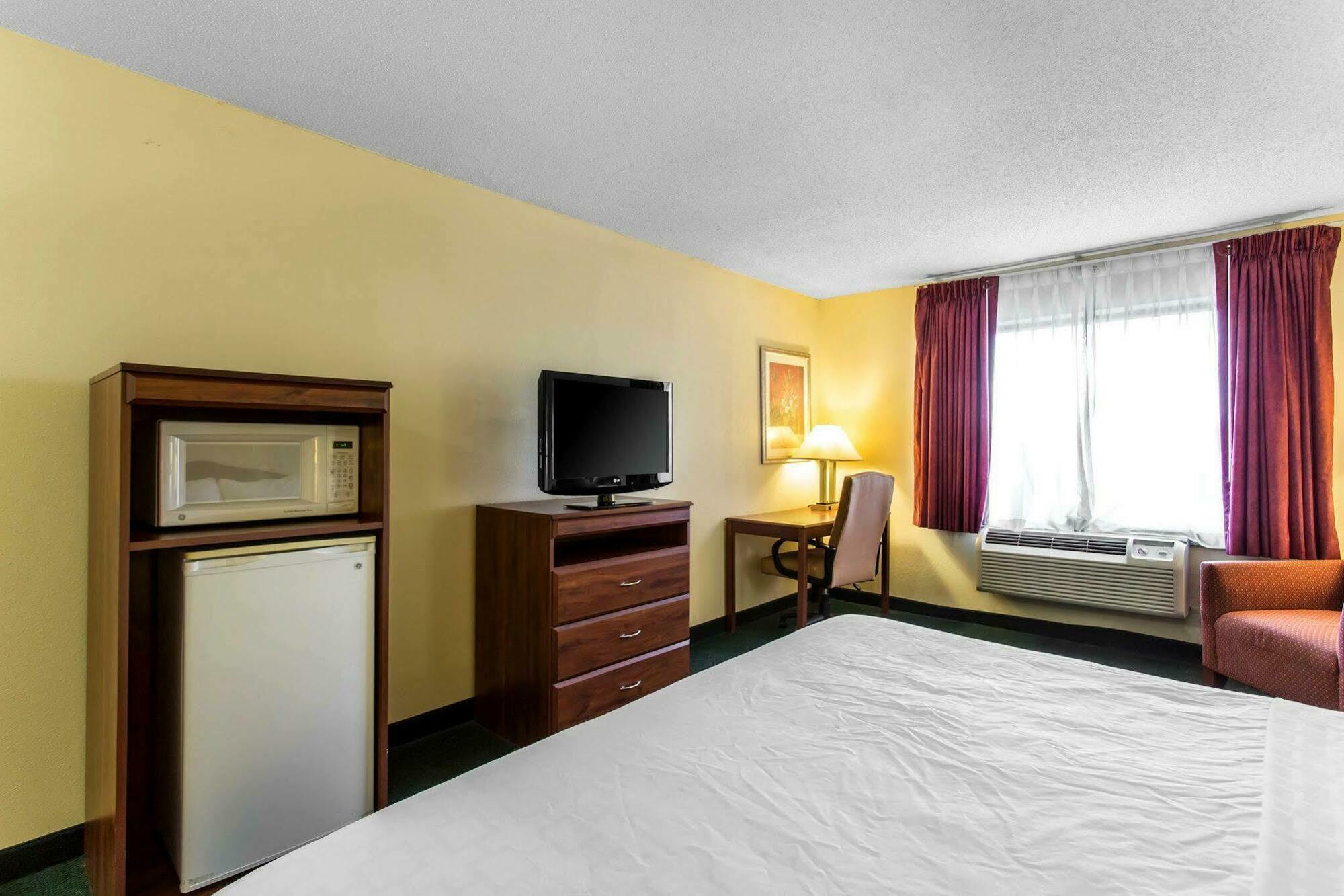 Lake Norman Inn And Suites Cornelius Extérieur photo