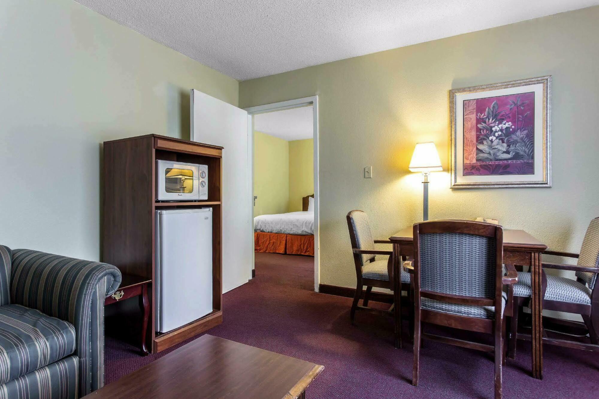 Lake Norman Inn And Suites Cornelius Extérieur photo