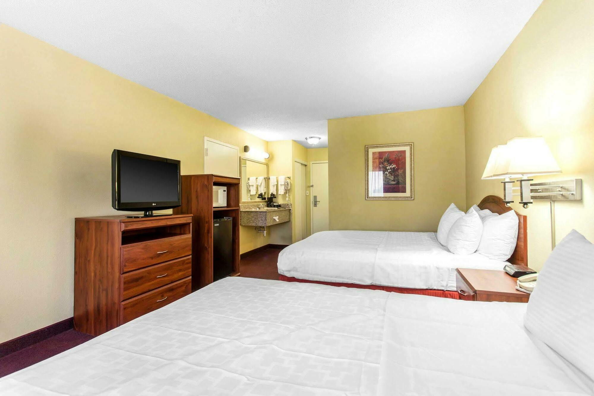 Lake Norman Inn And Suites Cornelius Extérieur photo