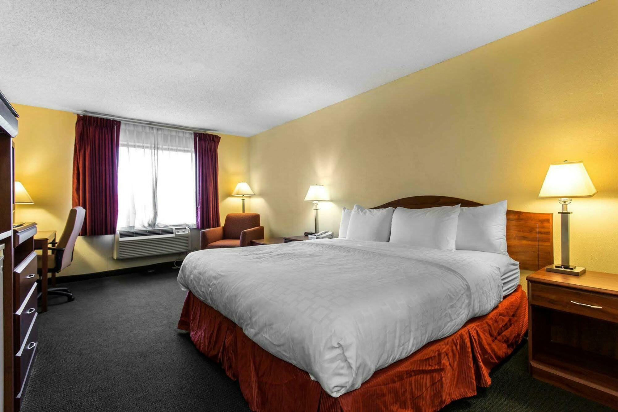 Lake Norman Inn And Suites Cornelius Extérieur photo