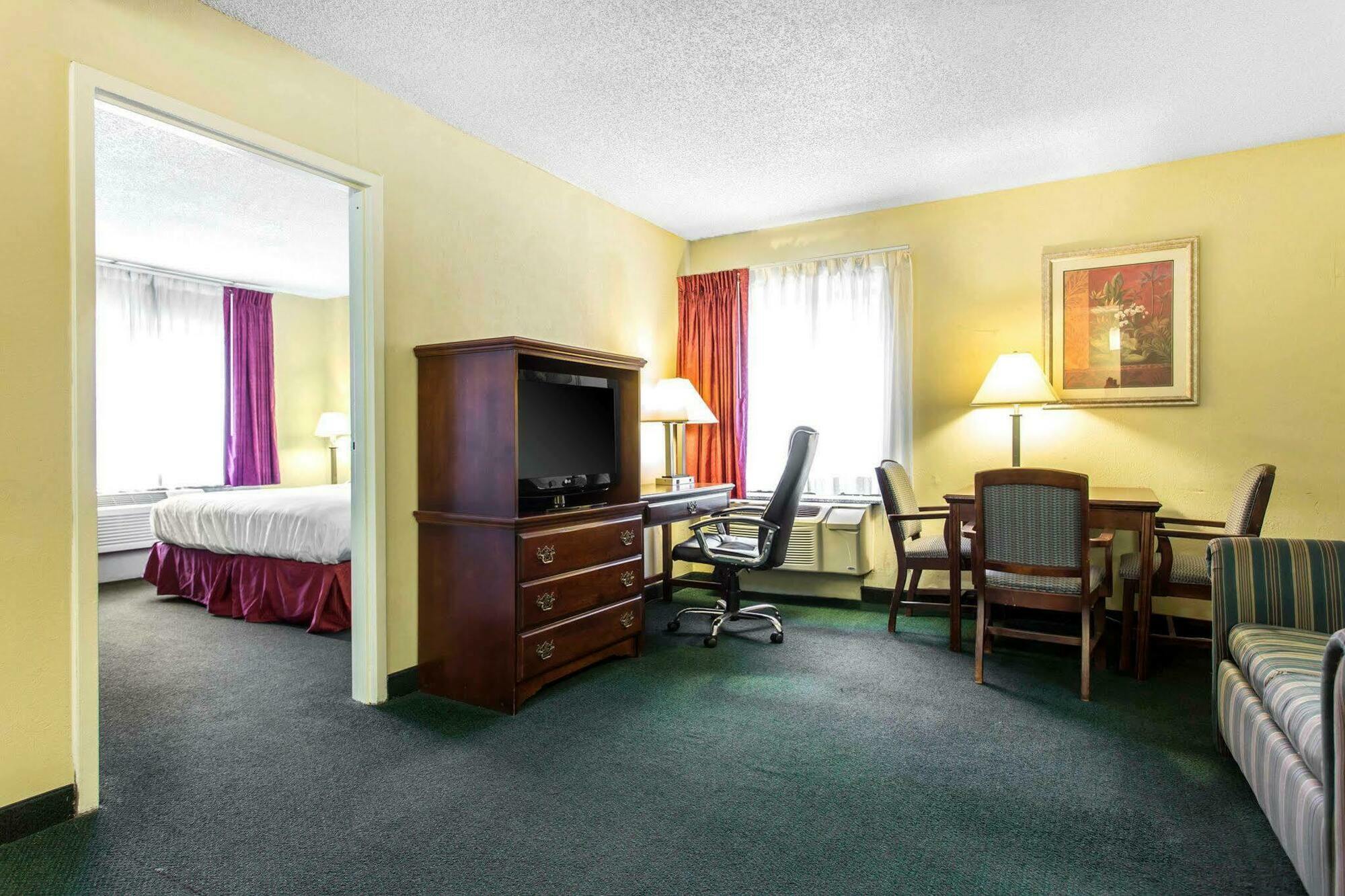 Lake Norman Inn And Suites Cornelius Extérieur photo